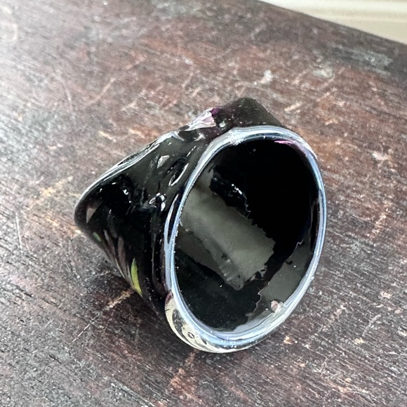 Green and Black Glass Swirl Ring, Size 9 - Picture 12 of 12